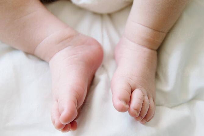 should-babies-be-barefoot-baby-love-swings